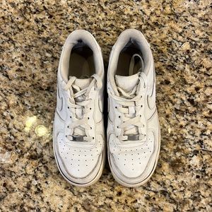 Nike Air Force 1 Size 5y boys/womens 7!